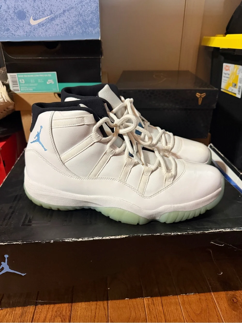 Jordan clean white